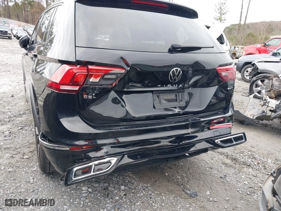 2022 Volkswagen Tiguan SEL R-Line with VIN 3VV4B7AX0NM177167, listed as a IAAI auction lot 41244023 with 16,312 mi miles. Bid and sale history available at carsss.com. Image 6.