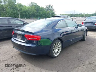 2011 Audi A5 Premium Plus z VIN WAULFAFR2BA051470, wystawiony jako IAAI lot #42465472 z przebiegiem 108 172 mil mil oraz . Historia ofert i sprzedaży dostępna na DreamBid. Obrazek 4.