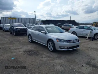 2012 Volkswagen Passat SE w/Sunroof with VIN 1VWBM7A32CC100678, listed as a IAAI auction lot 41925484 with 154,373 mi miles. Bid and sale history available at carsss.com. Image 1.