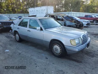1993 Mercedes-Benz E Class with VIN WDBEA32E9PB936886, listed as a Copart auction lot 86800894 with 115,217 mi miles and Salvage Title. Bid and sale history available at carsss.com. Image 4.