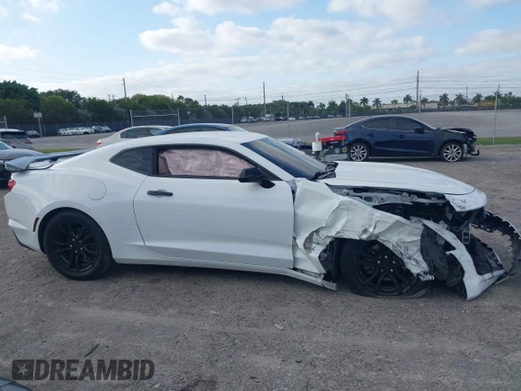 2021 Chevrolet Camaro 1LS z VIN 1G1FB1RX1M0101783, wystawiony jako IAAI lot #42095549 z przebiegiem 61 395 mil mil oraz . Historia ofert i sprzedaży dostępna na DreamBid. Obrazek 13.