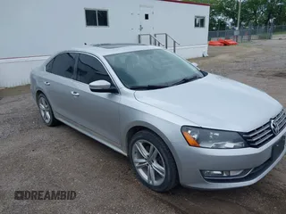 2013 Volkswagen Passat SE z VIN 1VWBN7A30DC056730, wystawiony jako IAAI lot #42542464 z przebiegiem 190 608 mil mil oraz . Historia ofert i sprzedaży dostępna na DreamBid. Obrazek 12.
