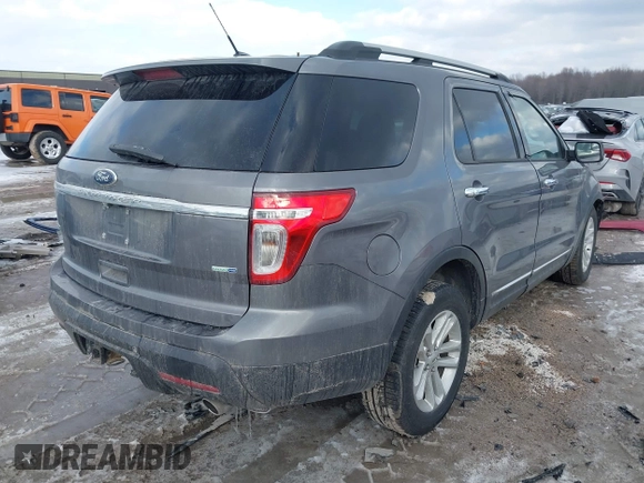 2014 Ford Explorer XLT z VIN 1FM5K8D83EGA98109, wystawiony jako IAAI lot #41547412 z przebiegiem 138 405 mil mil oraz . Historia ofert i sprzedaży dostępna na DreamBid. Obrazek 4.