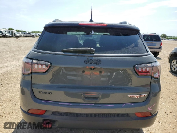 2020 Jeep Compass Trailhawk z VIN 3C4NJDDB7LT118589, wystawiony jako Copart lot #55264435 z przebiegiem 96 330 mil mil oraz Szkoda całkowita • Salvage title. Historia ofert i sprzedaży dostępna na DreamBid. Obrazek 6.