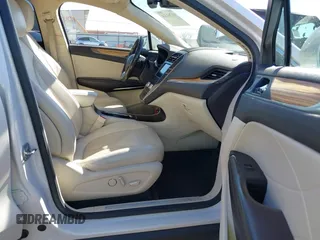 2015 Lincoln MKC z VIN 5LMCJ1A94FUJ13781, wystawiony jako IAAI lot #41761324 z przebiegiem 139 196 mil mil oraz . Historia ofert i sprzedaży dostępna na DreamBid. Obrazek 5.