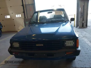 1985 Toyota Pickup z VIN JT4RN50RXF0083921, wystawiony jako IAAI lot #42029838 z przebiegiem 249 994 mil mil oraz . Historia ofert i sprzedaży dostępna na DreamBid. Obrazek 12.