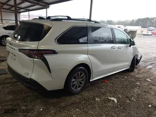 2024 Toyota Sienna XLE with VIN 5TDYRKEC3RS190684, listed as a IAAI auction lot 41853725 with 58,343 mi miles. Bid and sale history available at carsss.com. Image 4.