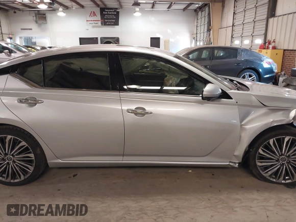 2023 Nissan Altima SL with VIN 1N4BL4EV1PN360859, listed as a IAAI auction lot 41320788 with 40,383 mi miles and . Bid and sale history available at DreamBid. Image 13.