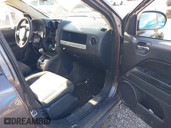 2017 Jeep Compass Sport SE z VIN 1C4NJDBB9HD143154, wystawiony jako IAAI lot #42126726 z przebiegiem 219 850 mil mil oraz . Historia ofert i sprzedaży dostępna na DreamBid. Obrazek 5.