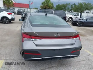 2024 Hyundai Elantra SE z VIN KMHLL4DG5RU645022, wystawiony jako IAAI lot #42651170 z przebiegiem 33 769 mil mil oraz . Historia ofert i sprzedaży dostępna na DreamBid. Obrazek 16.