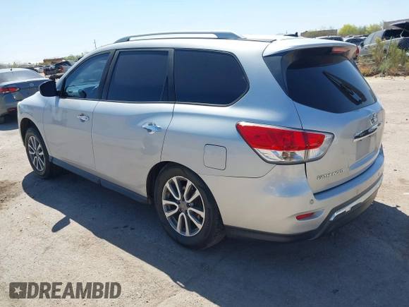 2016 Nissan Pathfinder S with VIN 5N1AR2MN1GC613261, listed as a IAAI auction lot 42024004 with 231,212 mi miles. Bid and sale history available at carsss.com. Image 3.