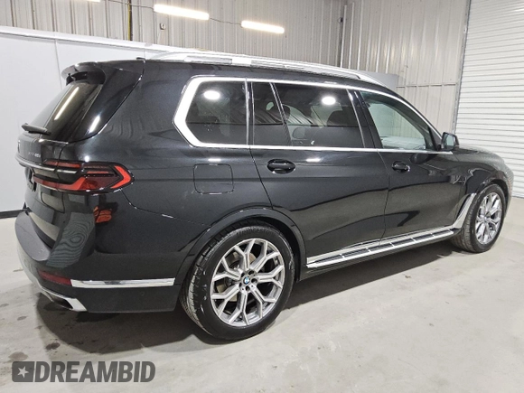 2024 BMW X7 xDrive40i with VIN 5UX23EM0XR9V32595, listed as a Copart auction lot 49742695 with 32,233 mi miles and Clean Title. Bid and sale history available at carsss.com. Image 3.