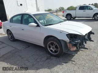 2005 Nissan Altima 2.5 S with VIN 1N4AL11D15C136765, listed as a IAAI auction lot 41944141 with 233,961 mi miles. Bid and sale history available at carsss.com. Image 1.