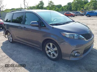 2012 Toyota Sienna SE with VIN 5TDXK3DCXCS267405, listed as a IAAI auction lot 42401101 with 134,553 mi miles and . Bid and sale history available at DreamBid. Image 1.
