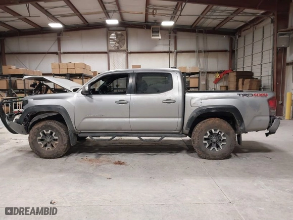2018 Toyota Tacoma SR with VIN 3TMCZ5AN4JM178776, listed as a IAAI auction lot 41380777 with NaN miles. Bid and sale history available at carsss.com. Image 14.