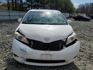 2011 Toyota Sienna XLE with VIN 5TDDK3DC1BS010411, listed as a Copart auction lot 51213065 with 174,214 mi miles and Salvage title. Bid and sale history available at DreamBid. Image 5.