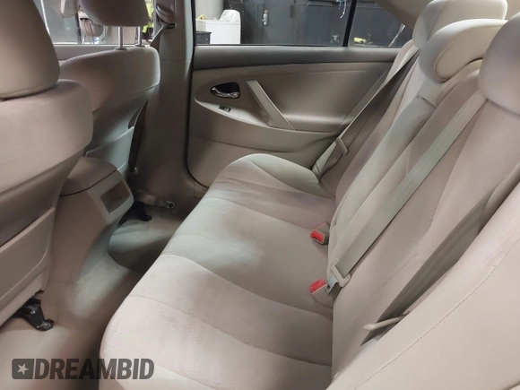 2011 Toyota Camry LE z VIN 4T1BF3EK0BU772878, wystawiony jako IAAI lot #42264913 z przebiegiem 177 820 mil mil oraz . Historia ofert i sprzedaży dostępna na DreamBid. Obrazek 8.