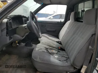 1993 Toyota Pickup z VIN 4TARN81AXPZ093111, wystawiony jako Copart lot #50526505 z przebiegiem 163 893 mil mil oraz Szkoda całkowita • Salvage title. Historia ofert i sprzedaży dostępna na DreamBid. Obrazek 7.