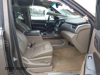 2015 Chevrolet Suburban LT z VIN 1GNSCJKC6FR675585, wystawiony jako IAAI lot #41510570 z przebiegiem 156 818 mil mil oraz . Historia ofert i sprzedaży dostępna na DreamBid. Obrazek 5.