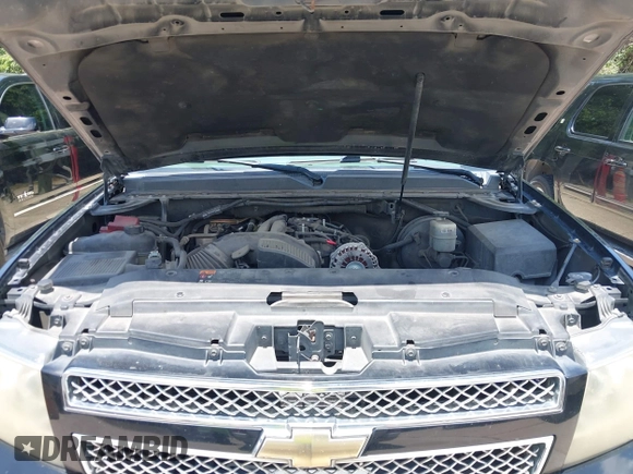 2011 Chevrolet Tahoe LT with VIN 1GNSCBE01BR389984, listed as a IAAI auction lot 42673033 with 289,294 mi miles and . Bid and sale history available at DreamBid. Image 10.