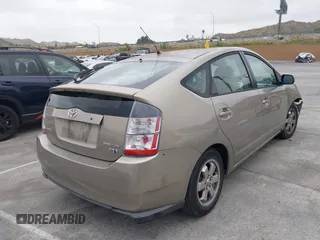 2004 Toyota Prius with VIN JTDKB20U240052320, listed as a IAAI auction lot 42023219 with 177,884 mi miles. Bid and sale history available at carsss.com. Image 4.