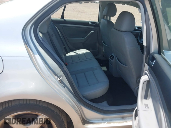 2008 Volkswagen Jetta SE with VIN 3VWRM71K68M176528, listed as a IAAI auction lot 42315777 with 197,345 mi miles and . Bid and sale history available at DreamBid. Image 8.