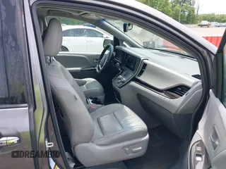 2015 Toyota Sienna Limited z VIN 5TDDK3DC6FS111675, wystawiony jako IAAI lot #42240747 z przebiegiem 124 967 mil mil oraz . Historia ofert i sprzedaży dostępna na DreamBid. Obrazek 5.
