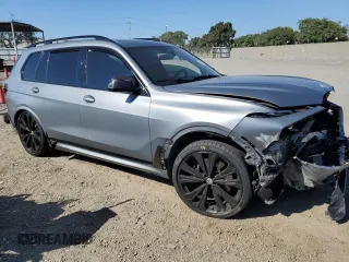2023 BMW X7 M60i z VIN 5UX33EM0XP9N45266, wystawiony jako Copart lot #68922574 z przebiegiem Nie podano mil oraz Szkody całkowita. Historia ofert i sprzedaży dostępna na DreamBid. Obrazek 4.