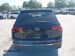 2024 Volkswagen Tiguan S z VIN 3VVRB7AX4RM226494, wystawiony jako IAAI lot #42000799 z przebiegiem 946 mil mil oraz . Historia ofert i sprzedaży dostępna na DreamBid. Obrazek 17.