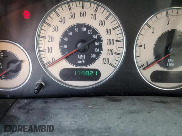 2001 Chrysler Town & Country LXi with VIN 2C8GP54L11R402563, listed as a Copart auction lot 86108164 with 179,021 mi miles and Salvage Title. Bid and sale history available at DreamBid. Image 9.