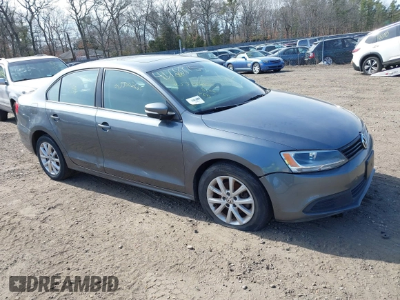 2011 Volkswagen Jetta Sedan SE w/Convenience & Sunroof PZEV with VIN 3VWDZ7AJ1BM379918, listed as a IAAI auction lot 41788875 with 999,999 mi miles. Bid and sale history available at carsss.com. Image 1.