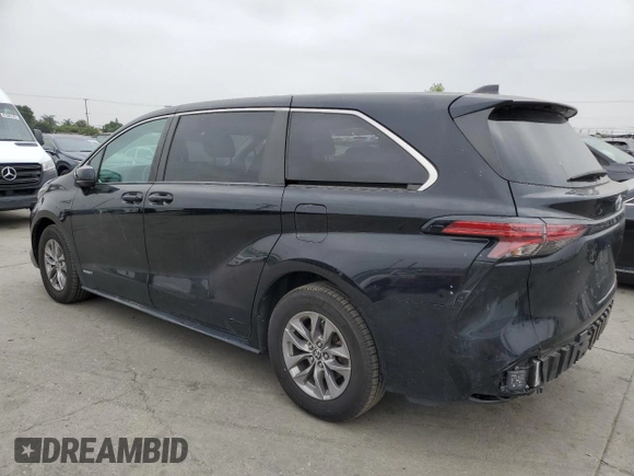 2021 Toyota Sienna LE z VIN 5TDKRKECXMS056186, wystawiony jako Copart lot #60854425 z przebiegiem 30 580 mil mil oraz Szkoda całkowita • Salvage title. Historia ofert i sprzedaży dostępna na DreamBid. Obrazek 2.