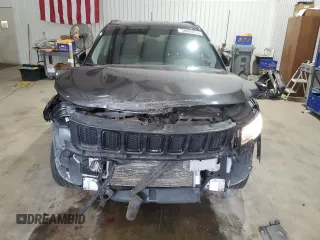 2020 Jeep Compass Latitude z VIN 3C4NJCBB6LT252619, wystawiony jako Copart lot #54860815 z przebiegiem Nie podano mil oraz Szkoda całkowita • Salvage title. Historia ofert i sprzedaży dostępna na DreamBid. Obrazek 5.