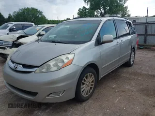 2007 Toyota Sienna XLE z VIN 5TDBK22C07S005499, wystawiony jako IAAI lot #42304686 z przebiegiem 179 721 mil mil oraz . Historia ofert i sprzedaży dostępna na DreamBid. Obrazek 2.