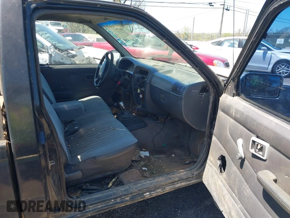 1996 Nissan Frontier XE z VIN 1N6SD11Y6TC377066, wystawiony jako IAAI lot #42041547 z przebiegiem 188 379 mil mil oraz . Historia ofert i sprzedaży dostępna na DreamBid. Obrazek 5.