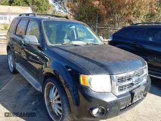 2009 Ford Escape XLT with VIN 1FMCU93G49KD15671, listed as a IAAI auction lot 41751527 with 208,697 mi miles. Bid and sale history available at carsss.com. Image 1.