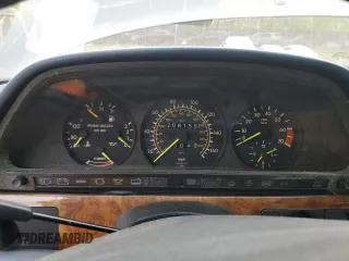 1988 Mercedes-Benz 560 with VIN WDBCA39D5JA386880, listed as a Copart auction lot 53676005 with 206,155 mi miles and Salvage Title. Bid and sale history available at DreamBid. Image 9.