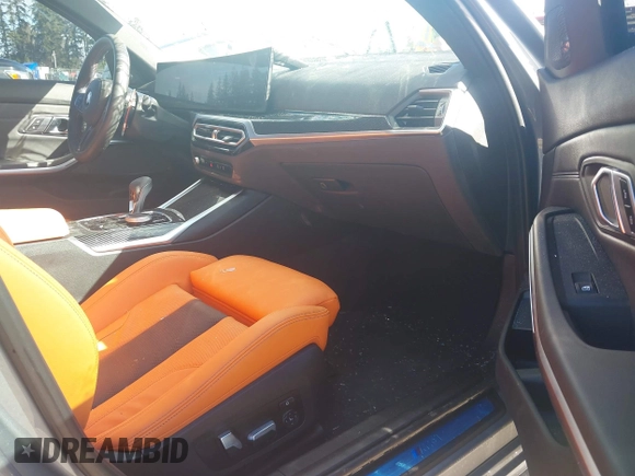 2023 BMW M3 Competition z VIN WBS33AY05PFR45136, wystawiony jako IAAI lot #41884851 z przebiegiem 6274 mil mil oraz . Historia ofert i sprzedaży dostępna na DreamBid. Obrazek 5.