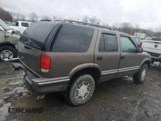 1998 GMC Jimmy SLE with VIN 1GKDT13W6W2535592, listed as a Copart auction lot 81953844 with 88,205 mi miles and Salvage Title. Bid and sale history available at carsss.com. Image 3.