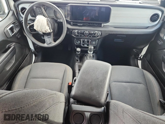 2024 Jeep Wrangler Sport S z VIN 1C4PJXDN1RW273839, wystawiony jako Copart lot #63295995 z przebiegiem Nie podano mil oraz Nie do naprawy • Non repairable. Historia ofert i sprzedaży dostępna na DreamBid. Obrazek 8.