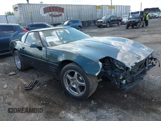 1992 Chevrolet Corvette z VIN 1G1YY23P9N5107499, wystawiony jako IAAI lot #42155734 z przebiegiem 71 080 mil mil oraz . Historia ofert i sprzedaży dostępna na DreamBid. Obrazek 1.