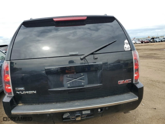 2009 GMC Yukon Denali with VIN 1GKFK032X9R268813, listed as a Copart auction lot 68497404 with 177,344 mi miles and Clean Title. Bid and sale history available at carsss.com. Image 6.