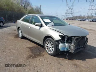 2014 Toyota Camry L with VIN 4T1BF1FKXEU472224, listed as a IAAI auction lot 41922829 with 93,787 mi miles. Bid and sale history available at carsss.com. Image 1.