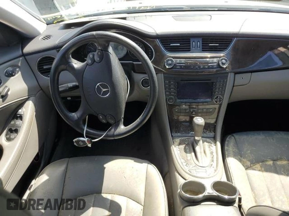 2006 Mercedes-Benz CLS 500 z VIN WDDDJ75X56A073385, wystawiony jako Copart lot #56883805 z przebiegiem Nie podano mil oraz Nie do naprawy • Non repairable. Historia ofert i sprzedaży dostępna na DreamBid. Obrazek 8.