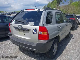 2005 Kia Sportage LX with VIN KNDJF724957093031, listed as a IAAI auction lot 42024810 with 141,557 mi miles. Bid and sale history available at carsss.com. Image 4.
