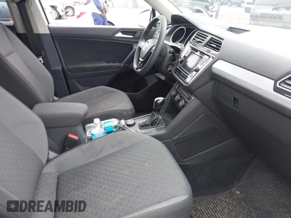 2020 Volkswagen Tiguan S with VIN 3VV0B7AX0LM140910, listed as a IAAI auction lot 42622385 with 80,998 mi miles and . Bid and sale history available at DreamBid. Image 5.