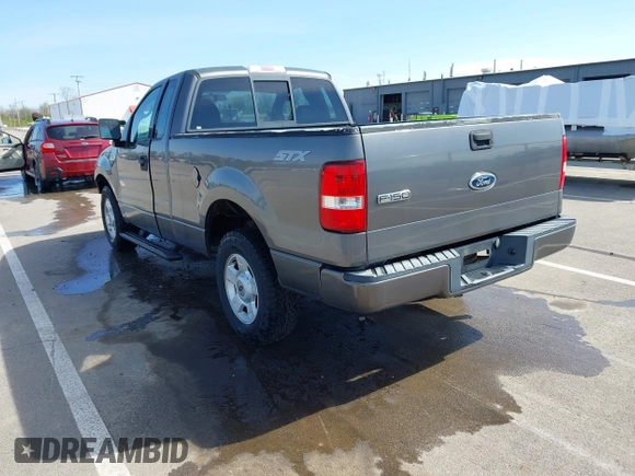2004 Ford F-150 XL z VIN 1FTRF12W24NC11903, wystawiony jako IAAI lot #42092090 z przebiegiem 236 732 mil mil oraz . Historia ofert i sprzedaży dostępna na DreamBid. Obrazek 3.