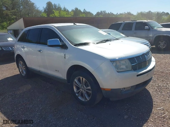 2010 Lincoln MKX with VIN 2LMDJ8JC1ABJ31119, listed as a IAAI auction lot 41970548 with 324,712 mi miles. Bid and sale history available at carsss.com. Image 1.