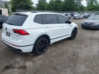 2022 Volkswagen Tiguan SE R-Line Black с VIN 3VV8B7AX8NM006023, выставлен на аукционе IAAI как лот 42258466 с пробегом Не указан миль и . История ставок и продаж доступна на DreamBid. Изображение 4.