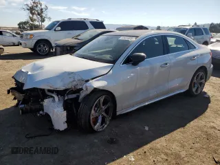 2023 Audi S3 Premium Plus z VIN WAUH3DGY2PA053684, wystawiony jako Copart lot #72922323 z przebiegiem 2 283 mil mil oraz . Historia ofert i sprzedaży dostępna na DreamBid. Obrazek 1.